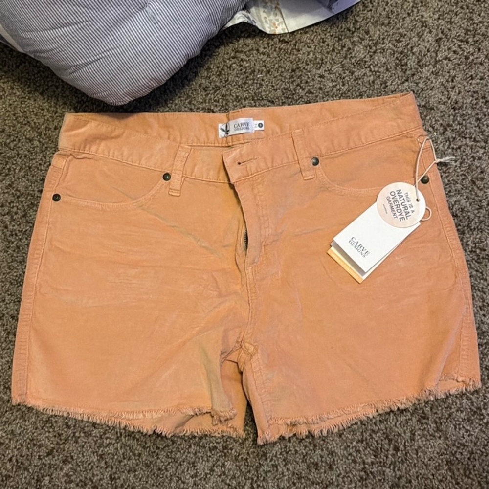 Women carve Shorts